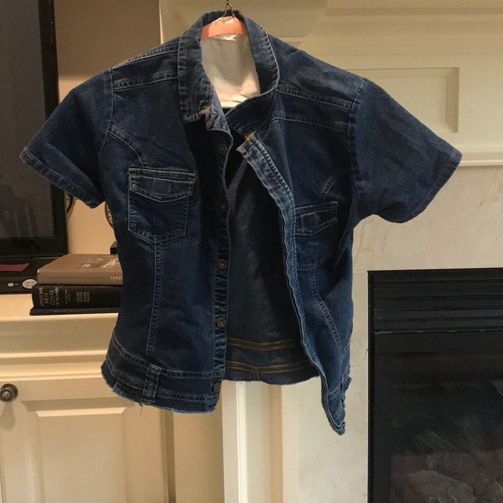 Short sleeved jean jacket